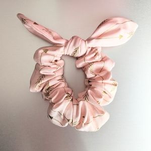 👯 3/$12. Scrunchie with Bow. New.